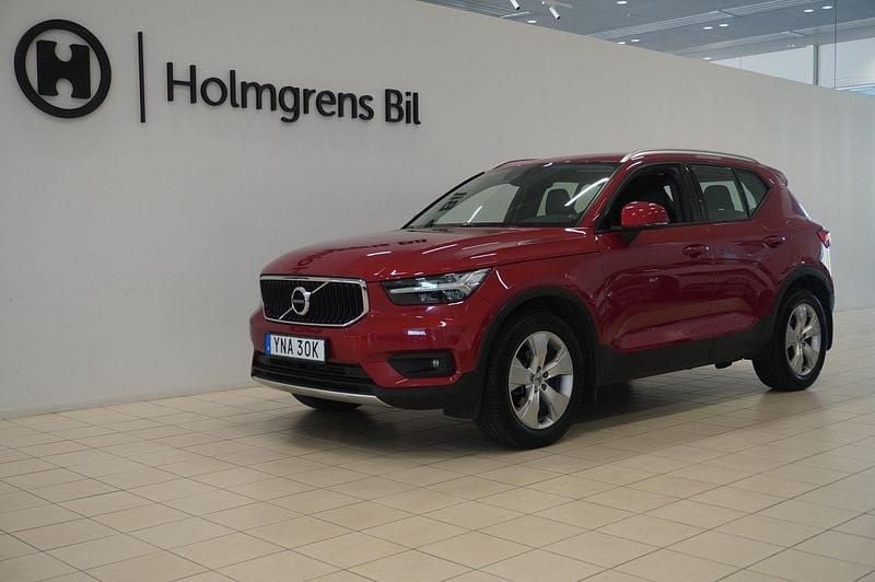 Röd Begagnad 2019 Volvo XC40 Momentum SUV | 254 900 kr (Marknadspris) - Bild 1/4
