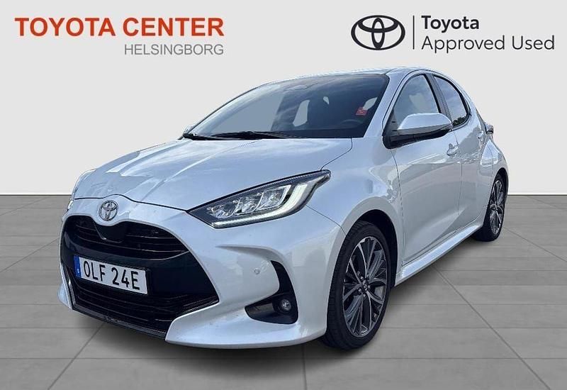 Vit Begagnad 2024 Toyota Yaris Hybrid Style Halvkombi | 269 900 kr (Lite dyr) - Bild 1/3