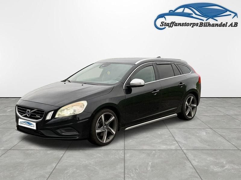 Begagnad Volvo V60 R-Design 180 HK (132 kW) 2011 Svart Kombi
