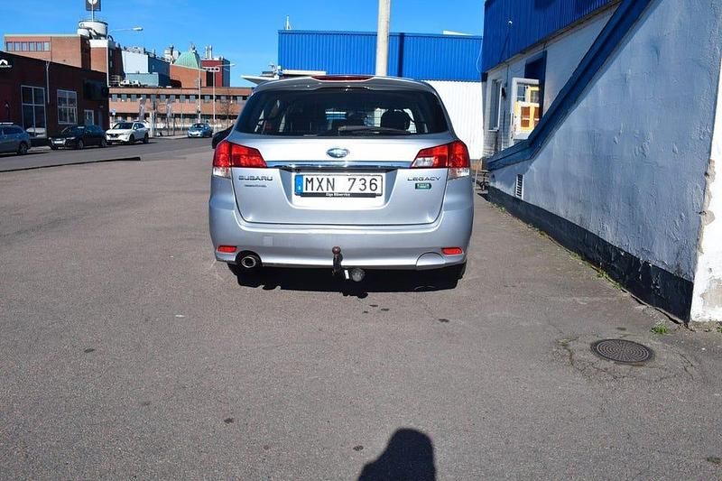Begagnad Subaru Legacy 173 HK (127 kW) 2012 Silver Kombi