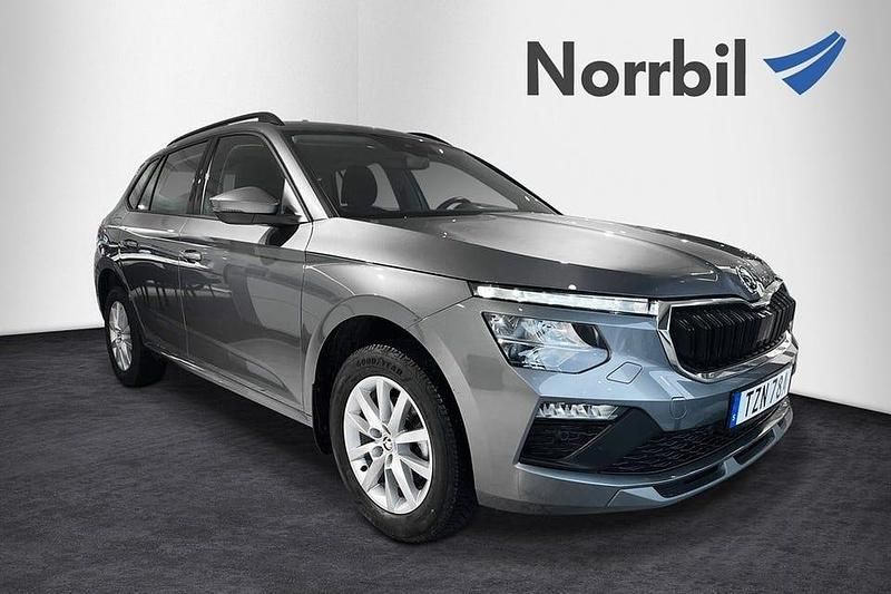 Grå Begagnad 2024 Skoda Kamiq Selection SUV | 239 900 kr (Marknadspris) - Bild 1/4