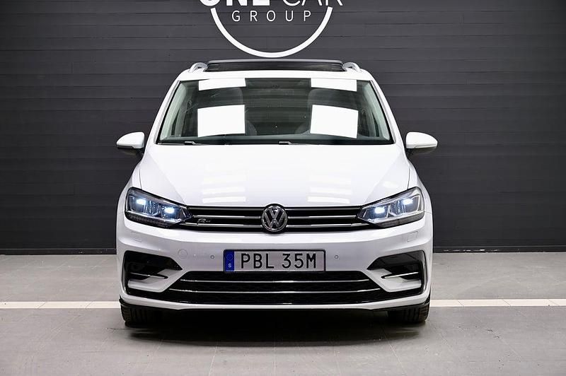 Begagnad VW Touran R-line 150 HK (110 kW) 2019 Vit Minibuss