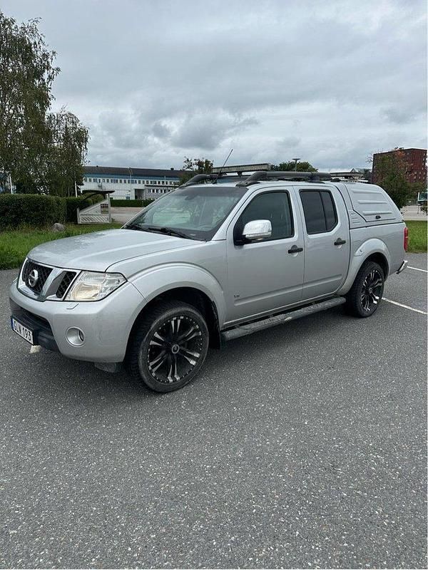 Silver Begagnad 2016 Nissan Navara Pickup | 129 000 kr (Superpris) - Bild 1/4