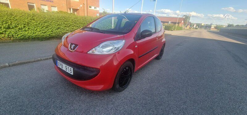 Röd Begagnad 2006 Peugeot 107 Halvkombi | 19 500 kr (Marknadspris) - Bild 1/4