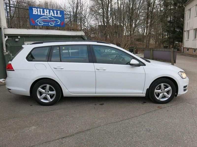 Begagnad VW Golf VII 110 HK (80 kW) 2015 Vit Kombi