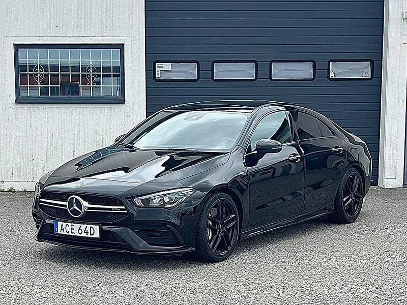Svart Begagnad 2022 Mercedes CLA35 AMG AMG Sportkupé | 449 900 kr - Bild 1/4