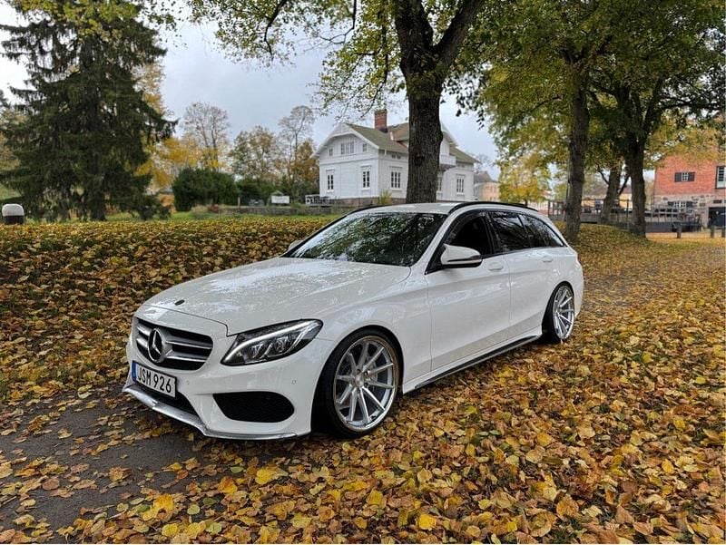 Vit Begagnad 2015 Mercedes C220 AMG line Kombi | 219 000 kr (Dyr) - Bild 1/4