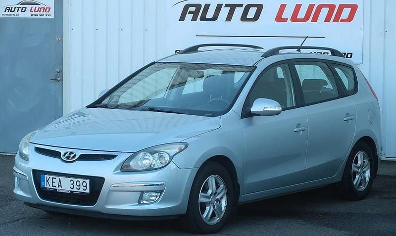 Silver (silvermetallic) Begagnad 2009 Hyundai i30 Kombi | 49 900 kr (Marknadspris) - Bild 1/4