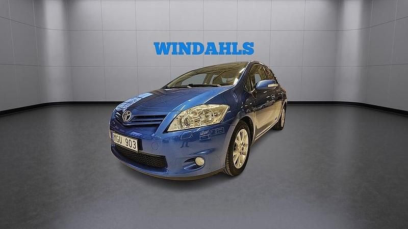 Blå Begagnad 2011 Toyota Auris Halvkombi | 79 800 kr (Marknadspris) - Bild 1/4