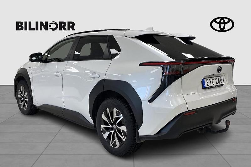 Begagnad Toyota bZ4X Style 252 kW (343 HK) 2023 Vit SUV