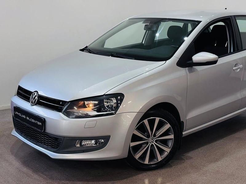 Begagnad VW Polo 90 HK (66 kW) 2012 Silver Halvkombi