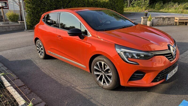 Orange Begagnad 2023 Renault Clio V Techno Halvkombi | 160 000 kr (Bra pris) - Bild 1/4