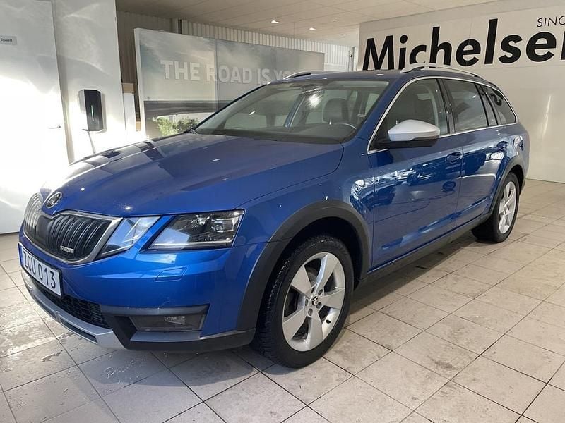 Blå Begagnad 2018 Skoda Octavia Scout Kombi | 179 000 kr - Bild 1/4
