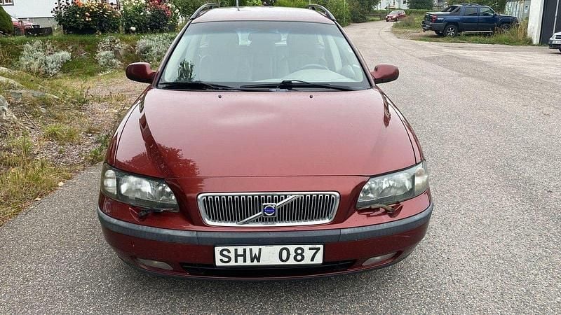 Röd Begagnad 2001 Volvo V70 Business Edition Kombi | 11 000 kr (Bra pris) - Bild 1/3