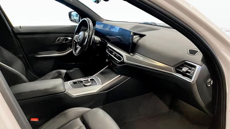 Begagnad BMW 330e M Sport 292 HK (214 kW) 2022 Vit Kombi