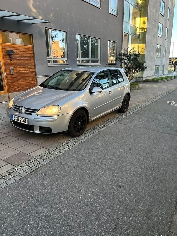 Begagnad 2007 VW Golf V Halvkombi | 12 900 kr (Bra pris) - Bild 1/4