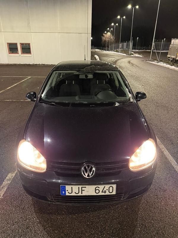 Begagnad 2007 VW Golf V Halvkombi | 24 999 kr (Marknadspris) - Bild 1/4