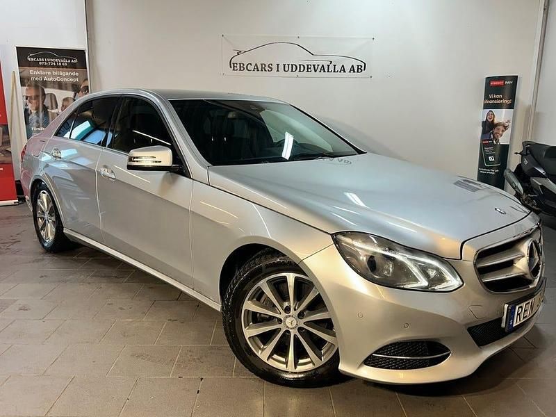 Silver Begagnad 2014 Mercedes E300 Sedan | 179 900 kr - Bild 1/4