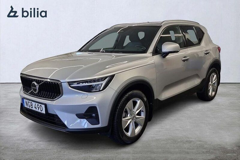 Silver Begagnad 2023 Volvo XC40 Core SUV | 349 000 kr (Marknadspris) - Bild 1/3
