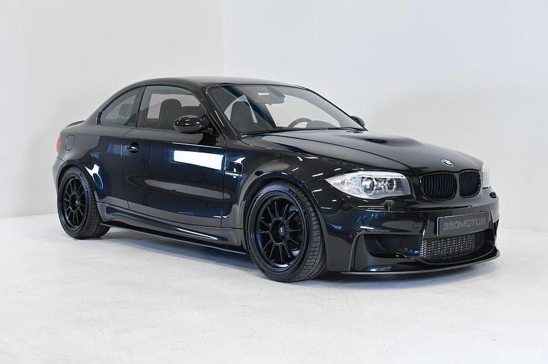 Svart Begagnad 2012 BMW 1M M Performance Sportkupé | 699 900 kr - Bild 1/4