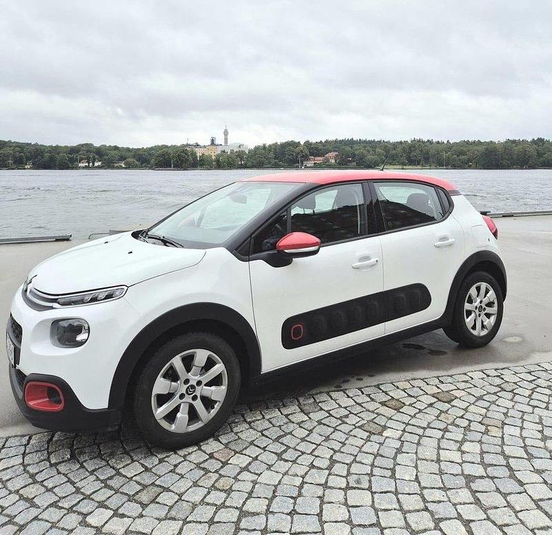 Vit Begagnad 2018 Citroën C3 PureTech Halvkombi | 140 000 kr (Marknadspris) - Bild 1/4