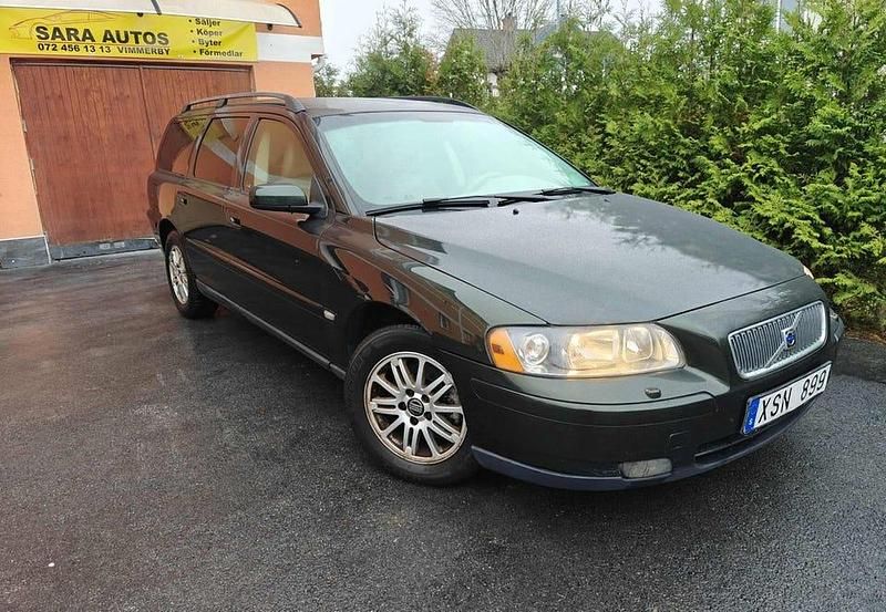 Begagnad Volvo V70 Kinetic 140 HK (102 kW) 2007 Mörkgrön (grön) Kombi