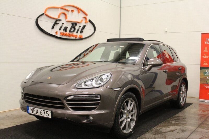 Ljusbrun Begagnad 2012 Porsche Cayenne SUV | 299 900 kr (Lite dyr) - Bild 1/4