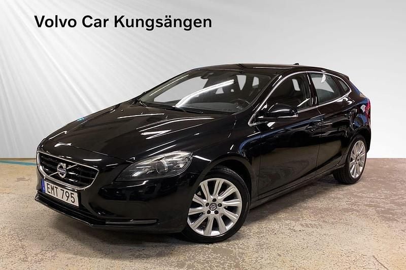 Svart Begagnad 2014 Volvo V40 Momentum Halvkombi | 134 800 kr (Bra pris) - Bild 1/3