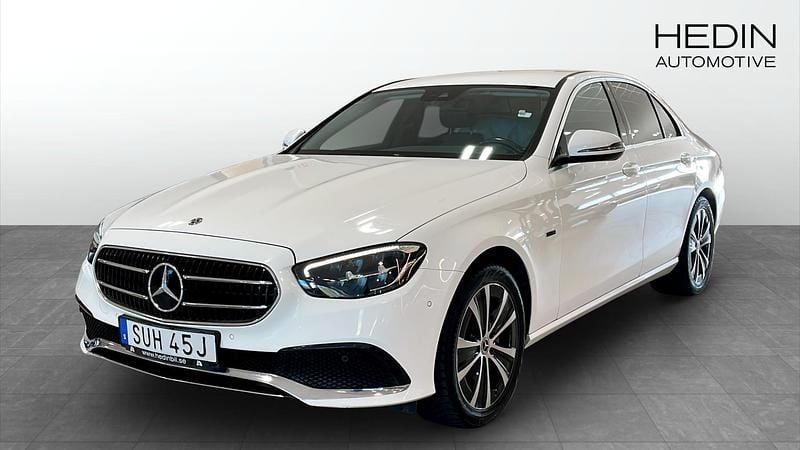 Vit (white) Begagnad 2020 Mercedes E300 Avantgarde Sedan | 369 900 kr (Marknadspris) - Bild 1/4