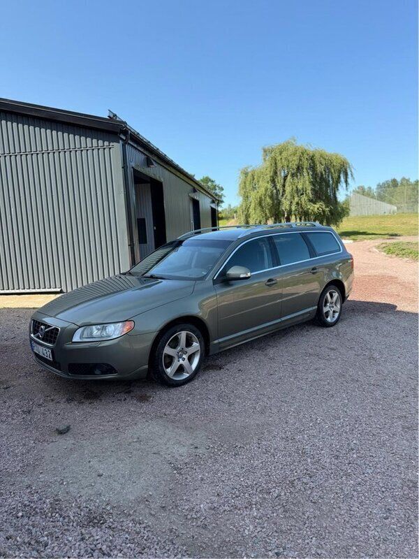 Grön Begagnad 2010 Volvo V70 Summum Kombi | 38 000 kr (Superpris) - Bild 1/4