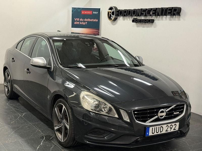Svart Begagnad 2011 Volvo S60 R-Design Sedan | 104 900 kr (Bra pris) - Bild 1/4