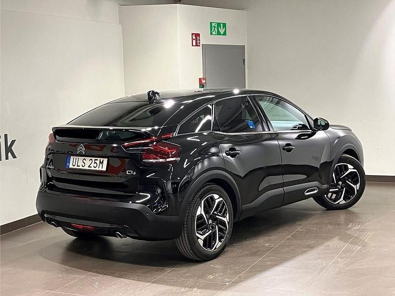 Begagnad Citroën C4 Shine 131 HK (96 kW) 2023 Svart Halvkombi