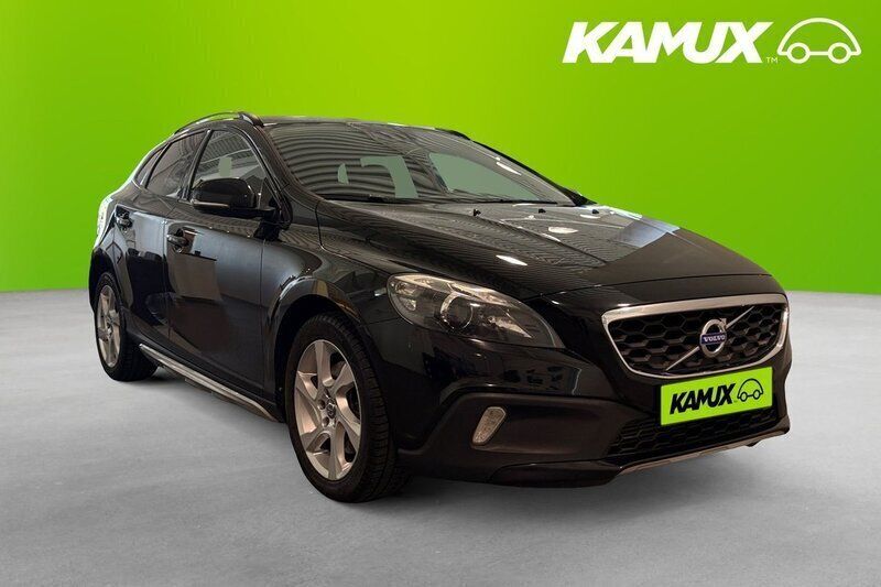 Svart Begagnad 2014 Volvo V40 CC Summum Kombi | 124 700 kr (Marknadspris) - Bild 1/4