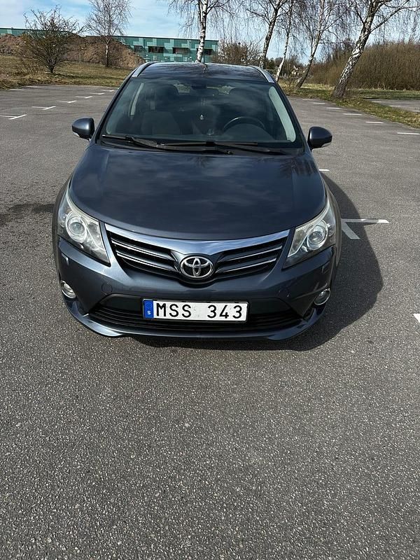 Begagnad 2012 Toyota Avensis Kombi | 82 500 kr (Marknadspris) - Bild 1/4