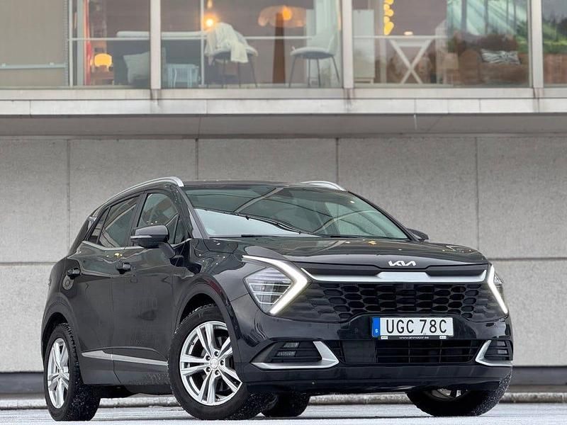 Svart Begagnad 2022 Kia Sportage SUV | 279 900 kr (Superpris) - Bild 1/4
