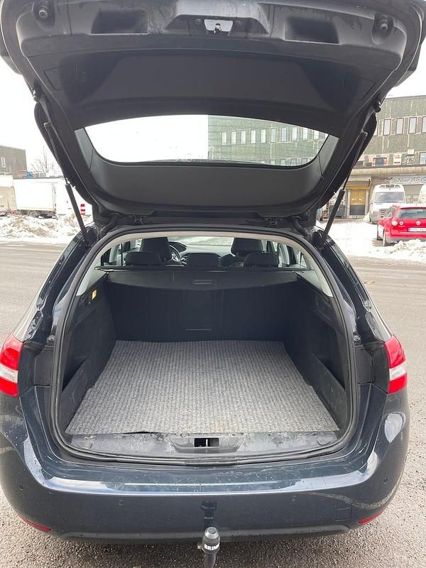 Begagnad Peugeot 308 SW 120 HK (88 kW) 2014 Grå/blå Kombi