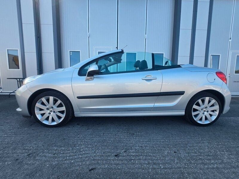 Ljusgrå Begagnad 2008 Peugeot 207 CC Cab | 49 900 kr (Lite dyr) - Bild 1/4