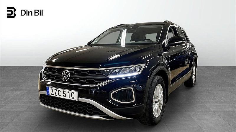 Svart (deep black pearl) Begagnad 2022 VW T-Roc Life SUV | 224 900 kr (Marknadspris) - Bild 1/4
