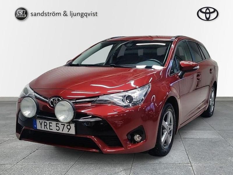 Röd Begagnad 2017 Toyota Avensis Edition Kombi | 199 000 kr (Lite dyr) - Bild 1/3