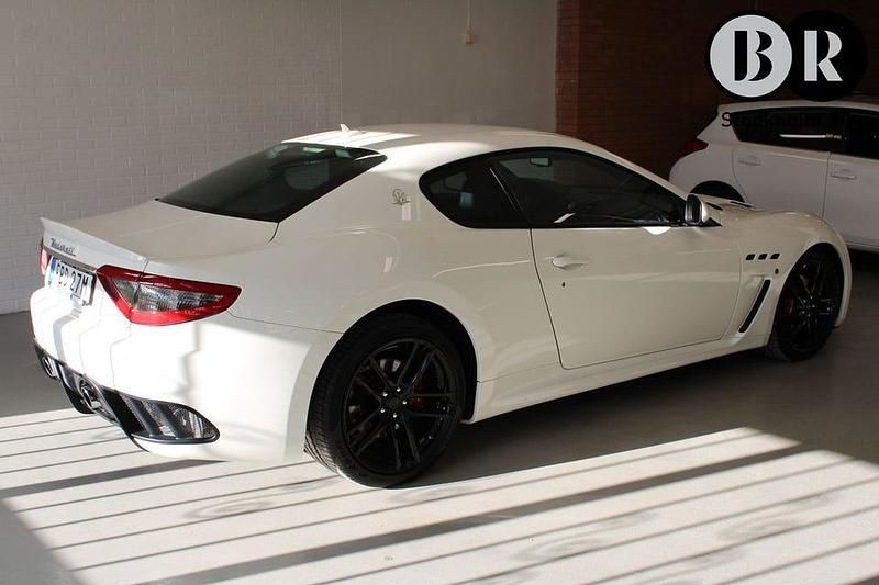 Begagnad Maserati Granturismo 460 HK (338 kW) 2017 Vit Sportkupé