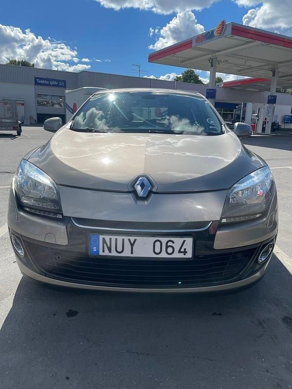 Begagnad 2013 Renault Mégane III Halvkombi | 59 000 kr (Marknadspris) - Bild 1/4