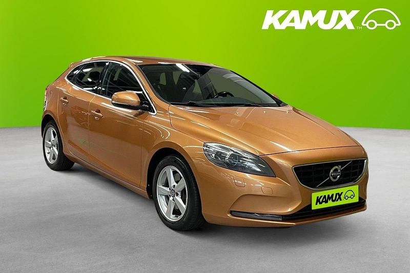 Brun Begagnad 2014 Volvo V40 Momentum Kombi | 94 800 kr (Bra pris) - Bild 1/4
