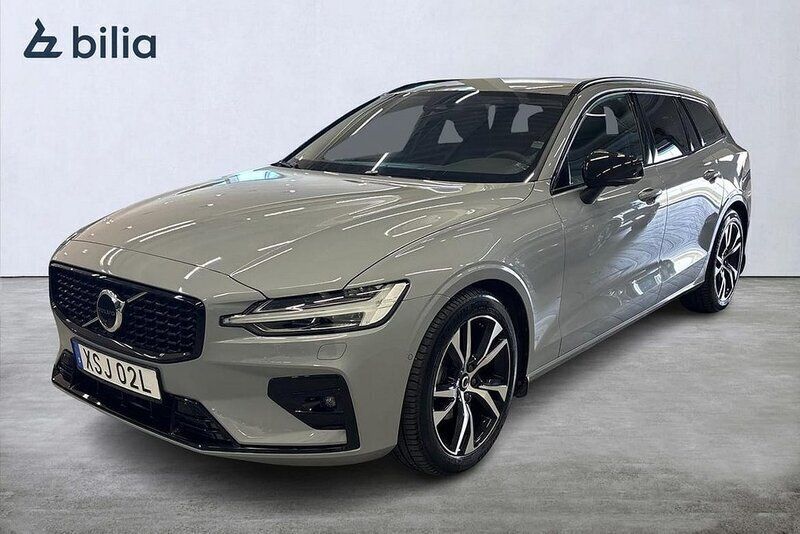 Grå Begagnad 2024 Volvo V60 Plus Kombi | 389 900 kr (Marknadspris) - Bild 1/3