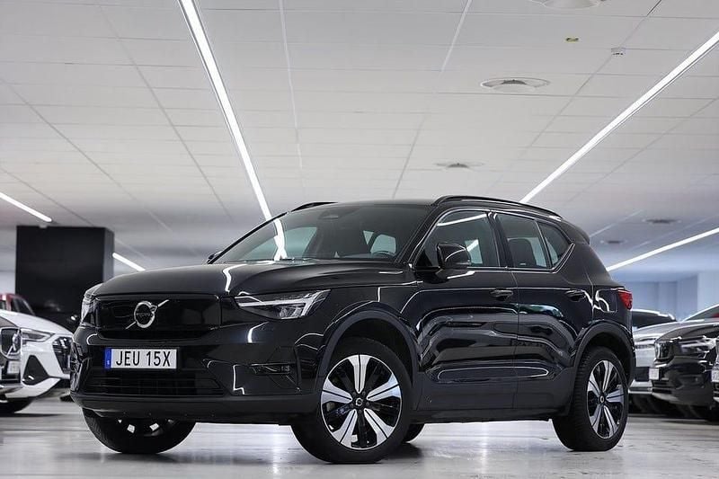 Begagnad Volvo XC40 Plus 175 kW (238 HK) 2023 Svart SUV