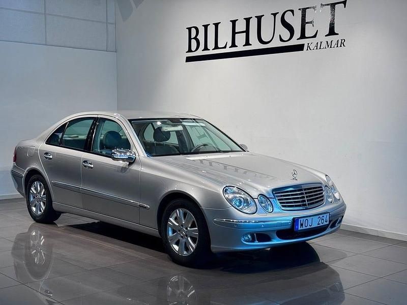 Silver Begagnad 2005 Mercedes E350 Sedan | 119 900 kr - Bild 1/4