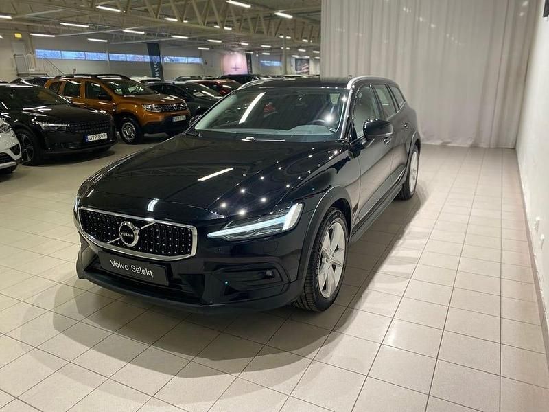 Begagnad Volvo V60 CC 200 HK (147 kW) 2022 Svart Kombi
