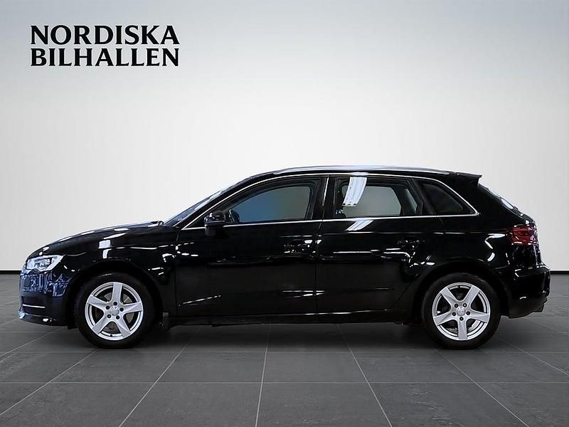 Begagnad Audi A3 Sportback Attraction 110 HK (80 kW) 2015 Svart Halvkombi