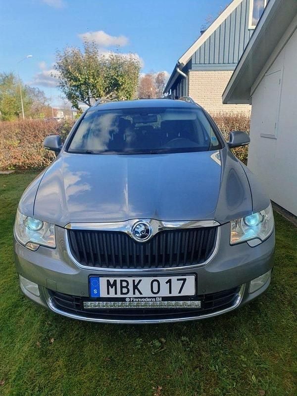 Begagnad 2012 Skoda Superb Elegance Kombi | 60 000 kr (Marknadspris) - Bild 1/4