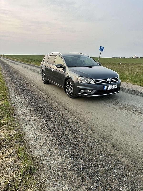 Grå Begagnad 2013 VW Passat GT Kombi | 72 900 kr (Marknadspris) - Bild 1/4