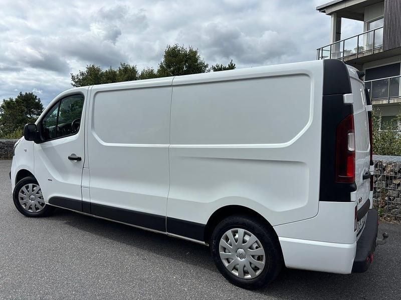 Begagnad Opel Vivaro 120 HK (88 kW) 2017 Minibuss
